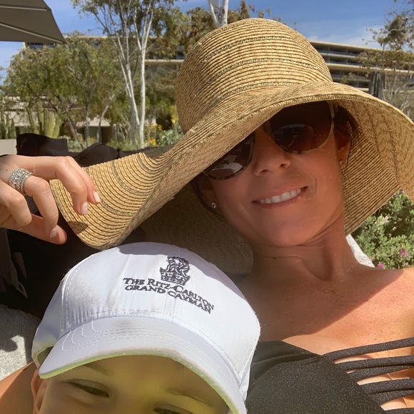 Meet your Posher, Allison - Picture 1 of 3